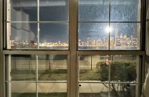 The Waterfront Apartment | Jersey City Waterfront room