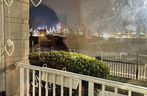 The Waterfront Apartment | Jersey City Waterfront room