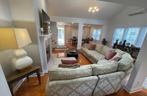 Englewood House | Jersey home, close to New York City fun!