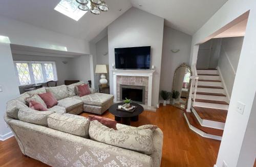 Englewood House | Jersey home, close to New York City fun!