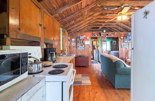 Central Huron Cottage | Jervis Bay- Private Lake Access, lots of beach