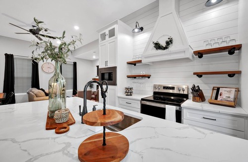 Brazos House | Jesse's Place - Magnolia/Baylor/Downtown Waco