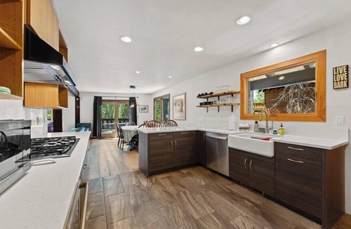Kingswood Estates Cabin | Jester Cabin Hideaway EV Charger 2 Car Garage