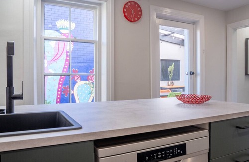 Glenelg House | Jetty Rd 50m Walk - Beach - Cafes - Coffee - Wifi