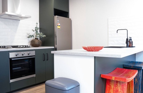 Glenelg House | Jetty Rd 50m Walk - Beach - Cafes - Coffee - Wifi