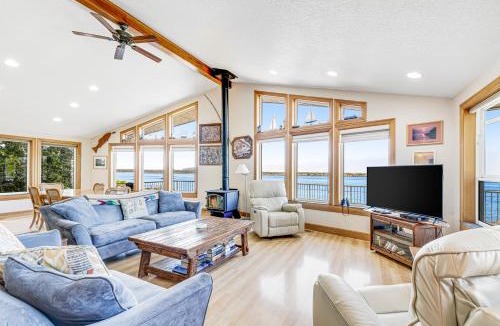 Rockaway Beach House | Jettyview Escape