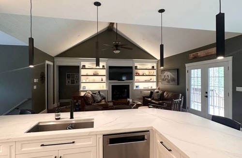 Port Sydney House | Jewelwoods Retreat w/sauna,gym, bar, pool table