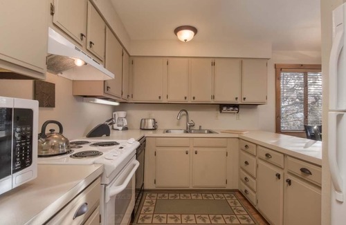 Teton Village Condo | JHRL - Slopeside Sleeping Indian East #7 Studio