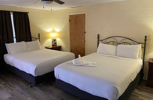 Mount Ida Hotel | JI8, Queen Guest Room at the Joplin Inn at entrance to the resort, , just 2 1/2 miles from Lake Ouachita. by RedAwning