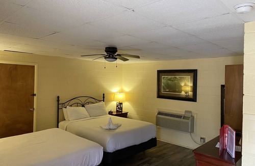 Mount Ida Hotel | JI8, Queen Guest Room at the Joplin Inn at entrance to the resort, , just 2 1/2 miles from Lake Ouachita. by RedAwning