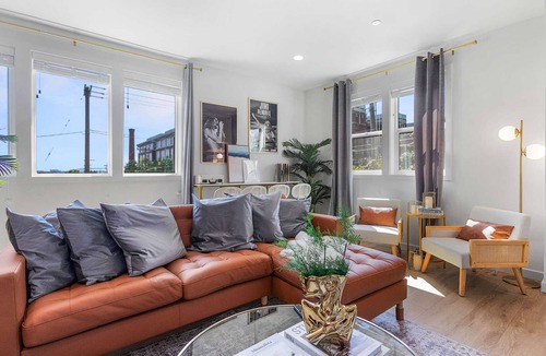 Minor House | Jimi's Sweet Suite - 84 Walkscore!