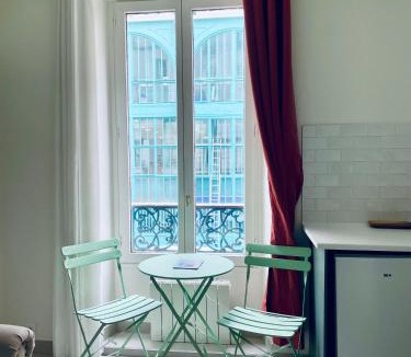 Hopital Saint-Louis House | Jin's cosy apartment at Paris 10ème
