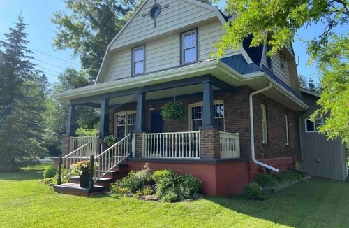 Glen Huron House | JJ’s small town country retreat