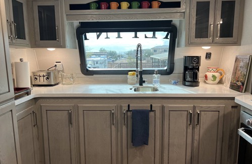 Riverton House | JMA Alpine Inn