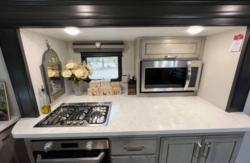 Riverton House | JMA Alpine Inn