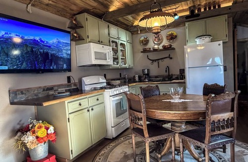 Riverton Cabin | JMA Ranch House Cozy, Charming and Quiet