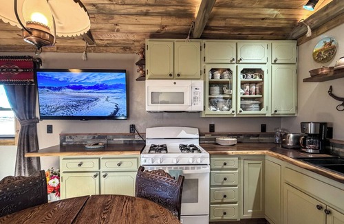 Riverton Cabin | JMA Ranch House Cozy, Charming and Quiet