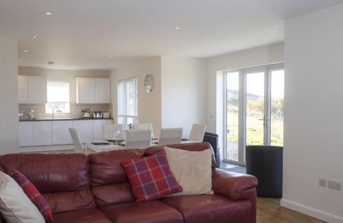 Tarskavaig House | Joan's House by Interhome