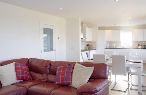 Tarskavaig House | Joan's House by Interhome