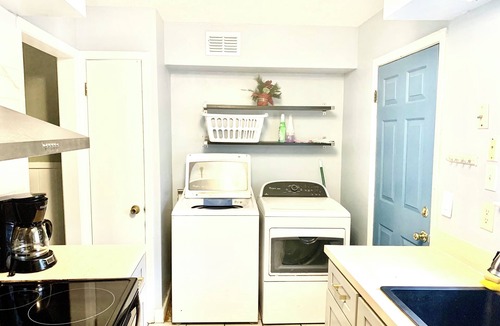 Berclair House | job relocation, corporate travelers, travel techs ,data center,2br,1.5ba, 4 beds