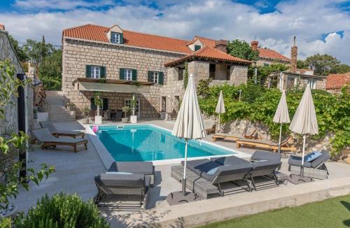 Mocici Villa | Joe