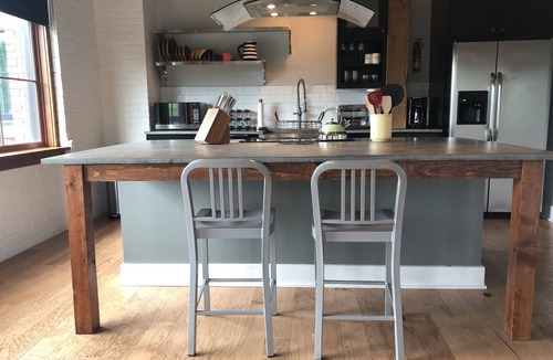 Downtown Rochester Apartment | JOEY'S PLACE - A MODERN SOPHISTICATED INDUSTRIAL OPEN SPACE LOFT