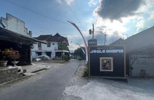 Borobudur House | Joglo Dhepis Syariah Borobudur Magelang RedPartner