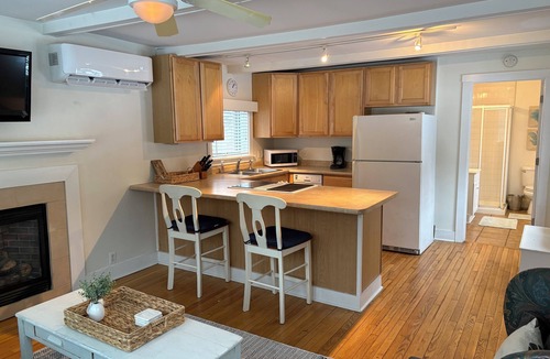 Lake Michigan Beach Cottage | John Cozy Cottage, Sleeps Four