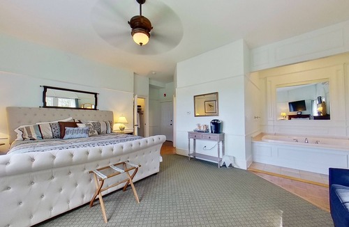 Groton House | John Joseph Inn