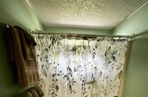 Jaffrey House | John's Mountain Hideaway