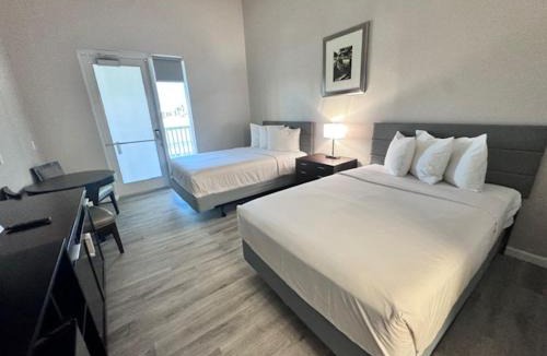 Madeira Beach Hotel | John's Pass Hotel - Fully Remote Check In