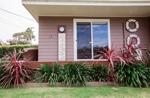 Basin View House | John's Secret with 3pm checkout