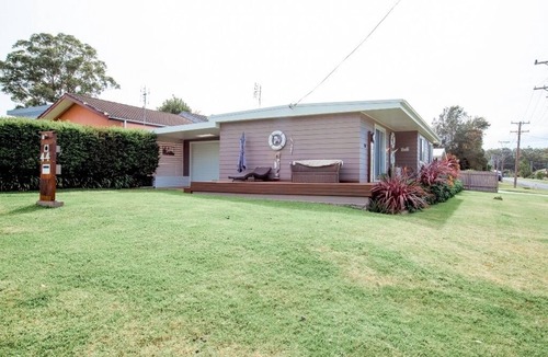 Basin View House | John's Secret with 3pm checkout