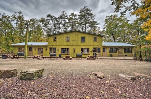 Huntingdon Apartment | ‘John Wayne' Apartment - Deck, BBQ, Horses On-Site