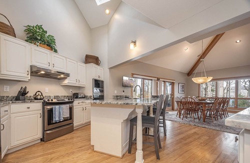 Blakeslee House | Johnny Appleseed | Lakefront + Pool Access
