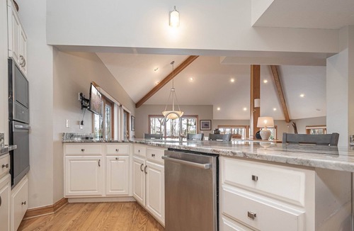 Blakeslee House | Johnny Appleseed | Lakefront + Pool Access
