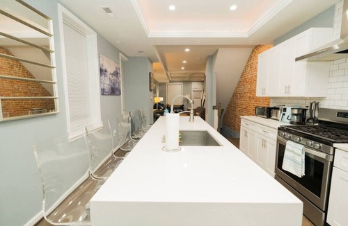 Greektown House | Johns Hopkins Inner Harbor Downtown 5 beds w/deck