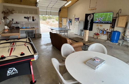 Johnson City House | Johnson City ranch house with HUGE game room and VIEWS for miles!