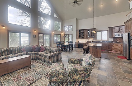 Lake Koshkonong Cabin | Join us on the sandy shores of lake Koshkonong for an escape from the city
