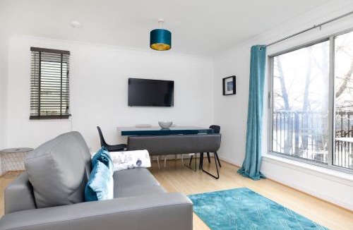 Govan Apartment | JOIVY Bright Flat Overlooking The Clyde