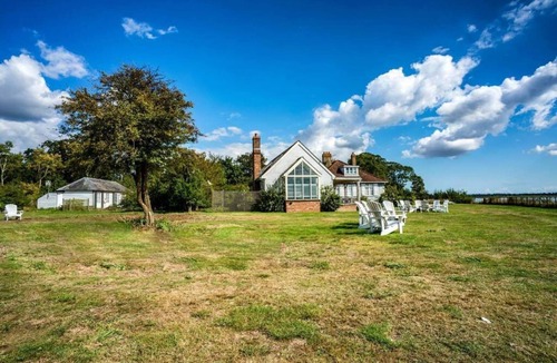 Maldon Apartment | JOIVY Osea Island: Seafront Opulence