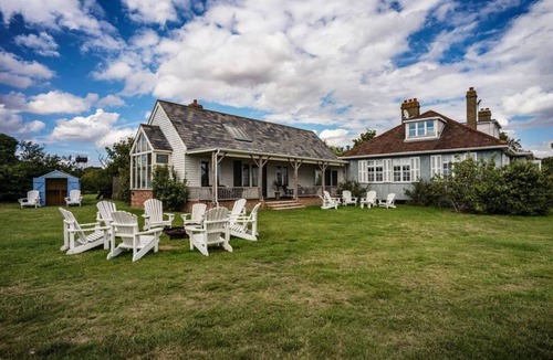 Maldon Apartment | JOIVY Osea Island: Seafront Opulence