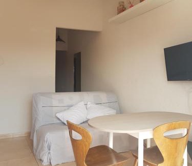 Roquebrun Apartment | Joli Appartement, terrasse plein sud