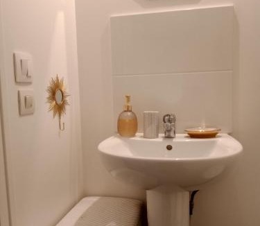 Clichy Apartment | Joli