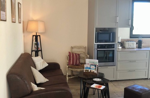 Vallabrix House | Joli Gîte 4 , Accessible PMR Près D'uzès, du Pont du Gard, et du Musée Haribo