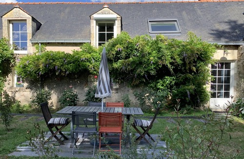 Charce-Saint-Ellier-sur-Aubance House | Joli Gîte Cosy, Jardin et Piscine Proche D'angers