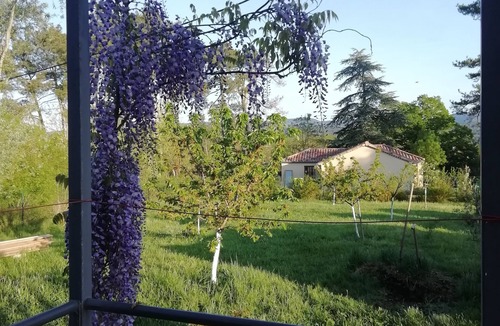 Lablachere Apartment | Joli Gite au Calme sur Jardin Arboré.animaux de Compagnie Acceptés