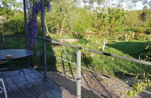 Lablachere Apartment | Joli Gite au Calme sur Jardin Arboré.animaux de Compagnie Acceptés