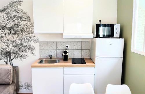 Lisieux Apartment | JOLI & MANSARDÉ - Le Jardin de l'Evêché a votre Fenêtre