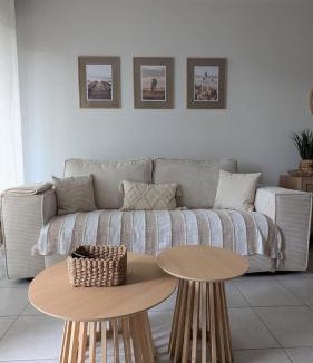 Aigues-Mortes Apartment | Joli rez de jardin piscine